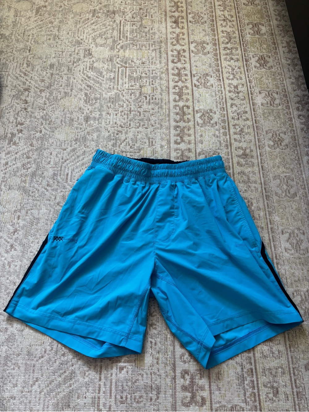 RHONE men’s blue athletic shorts size medium